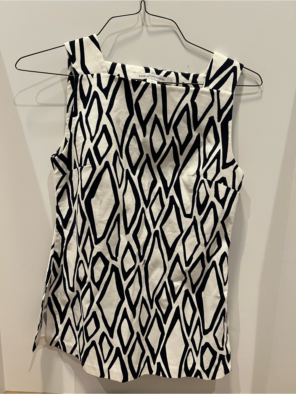 Diane Von Furstenberg navy & White Geometric Sleeveless Top